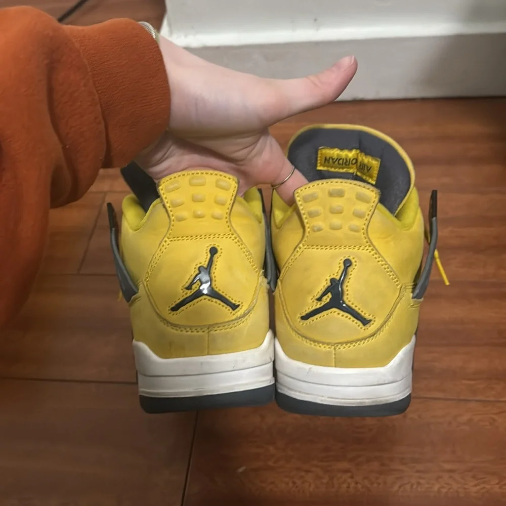Jordan 4 Lightning